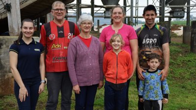 Base da fam&iacute;lia forjada no cooperativismo