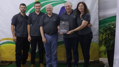 Acima de 800 matrizes, 1&deg; lugar  Gilberto Belegante, supervisionado pelo t&eacute;cnico Rodrigo da Ross<br/>