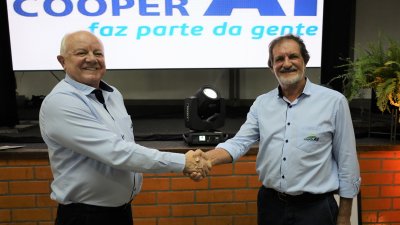  Elio Casarin passou a presid&ecirc;ncia para Lauri In&aacute;cio Slomski 