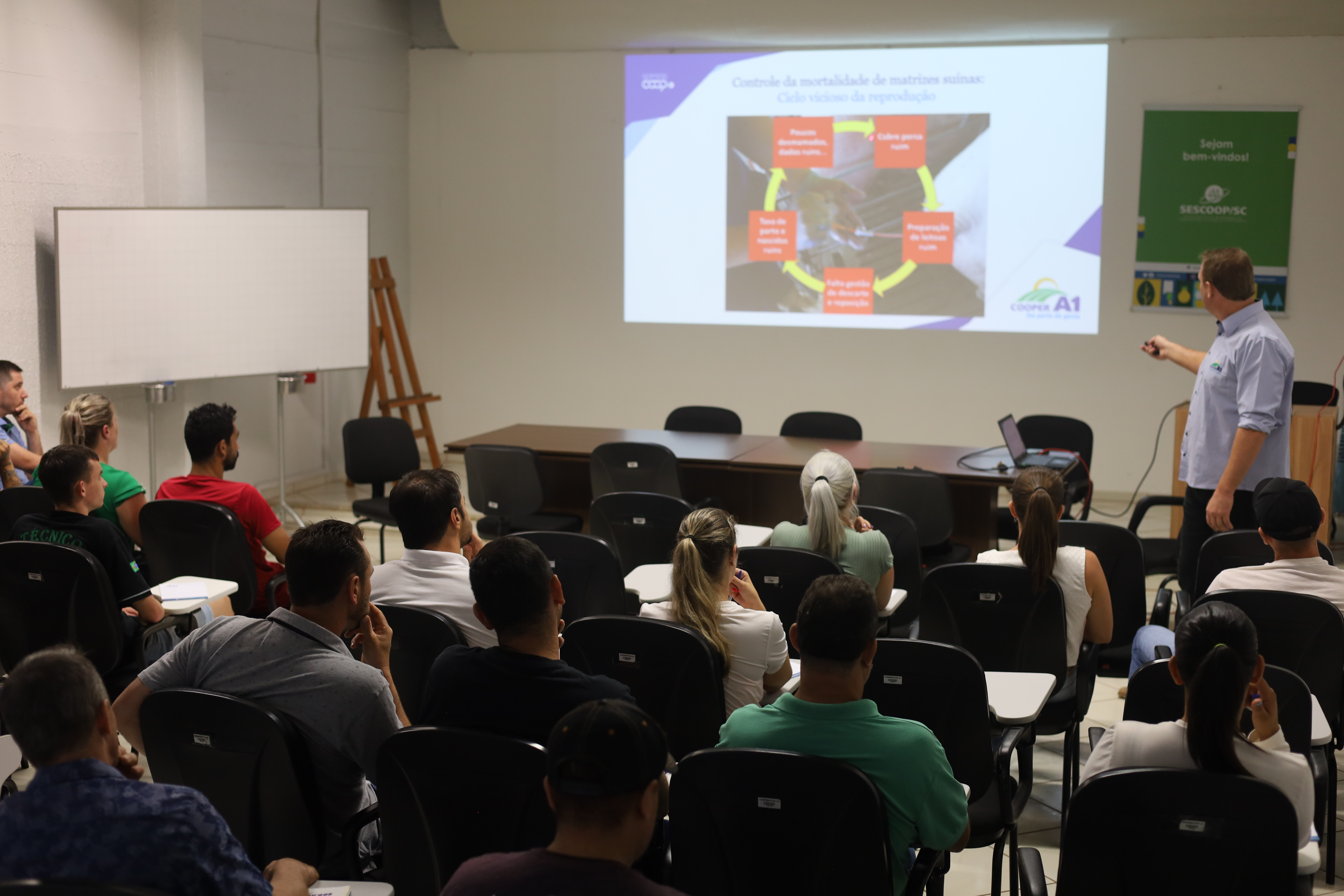 TREINAMENTO: Suinocultores adquirem conhecimento sobre mortalidade de fêmeas