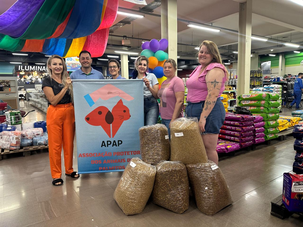 RAÇÃO SOLIDÁRIA: Mais de duas toneladas foram doadas  