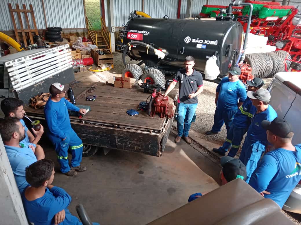 CONHECIMENTO: Setor de máquinas passa por treinamento